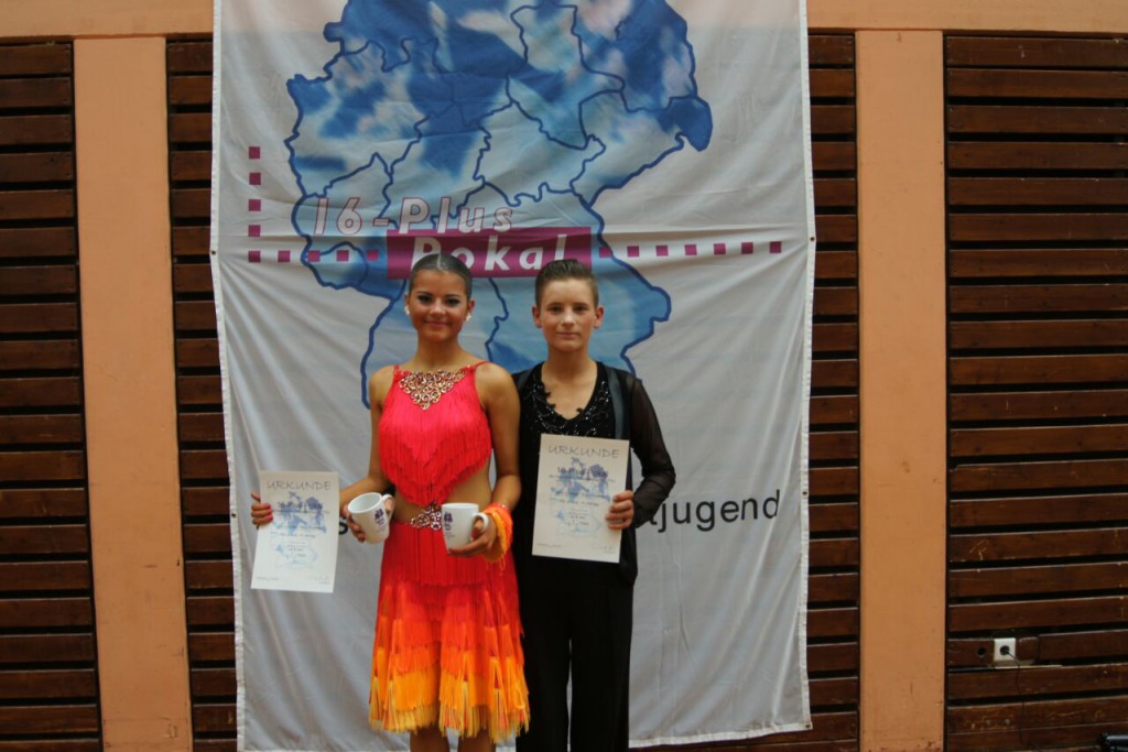 Viktor&Enya bei der Siegerehrung16 Plus Pokal 18.04.2015